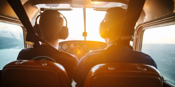 photo-1527819569483-f188a16975af